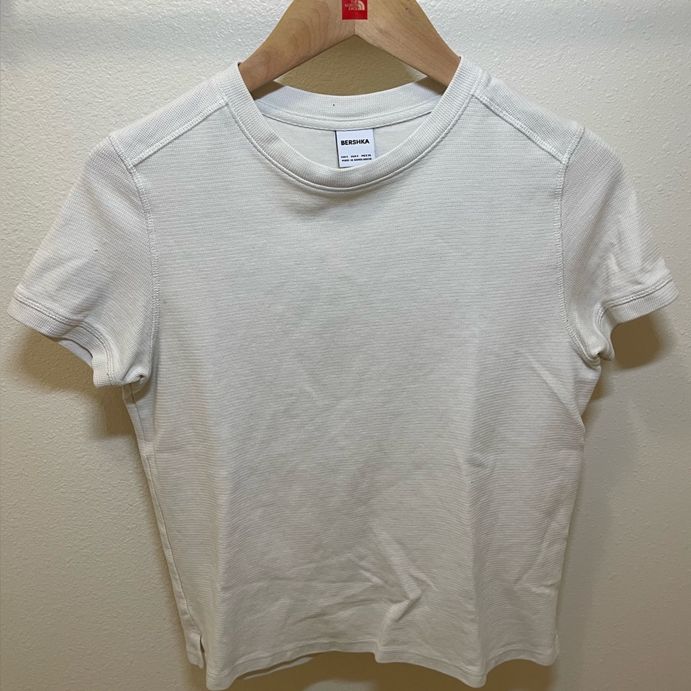 Bershka men’s small white textured tee